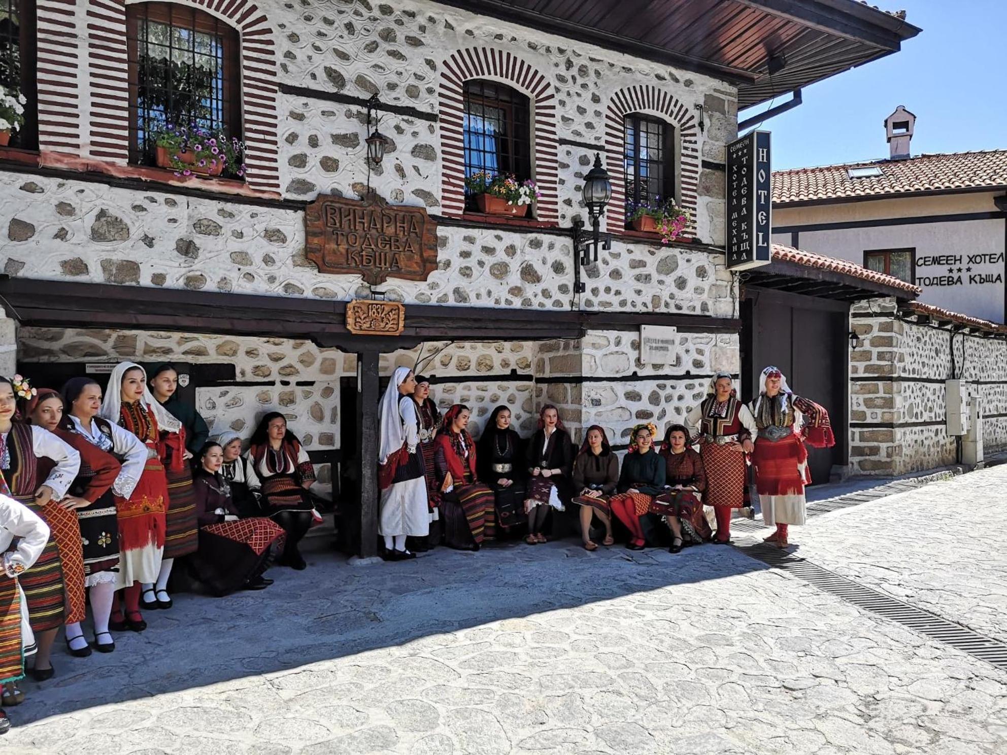 Todeva House Hotel And Tavern Bansko Bagian luar foto
